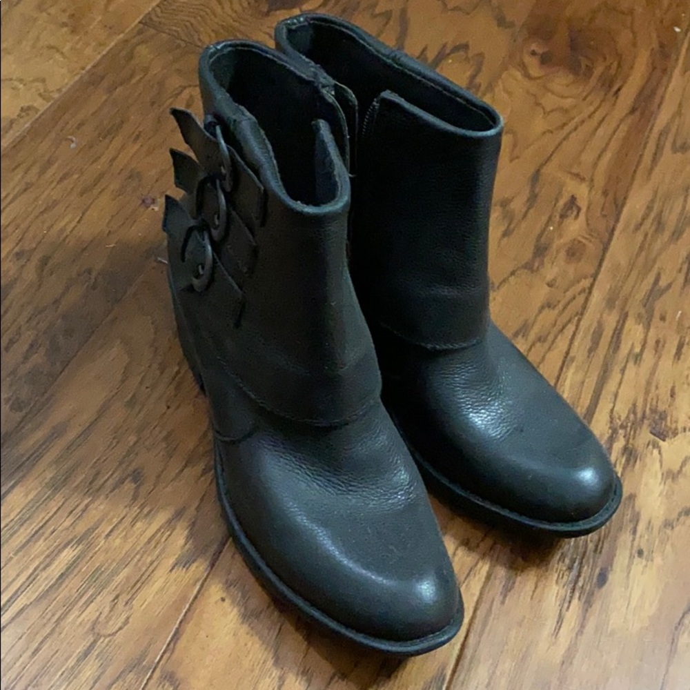 Women’s boots.